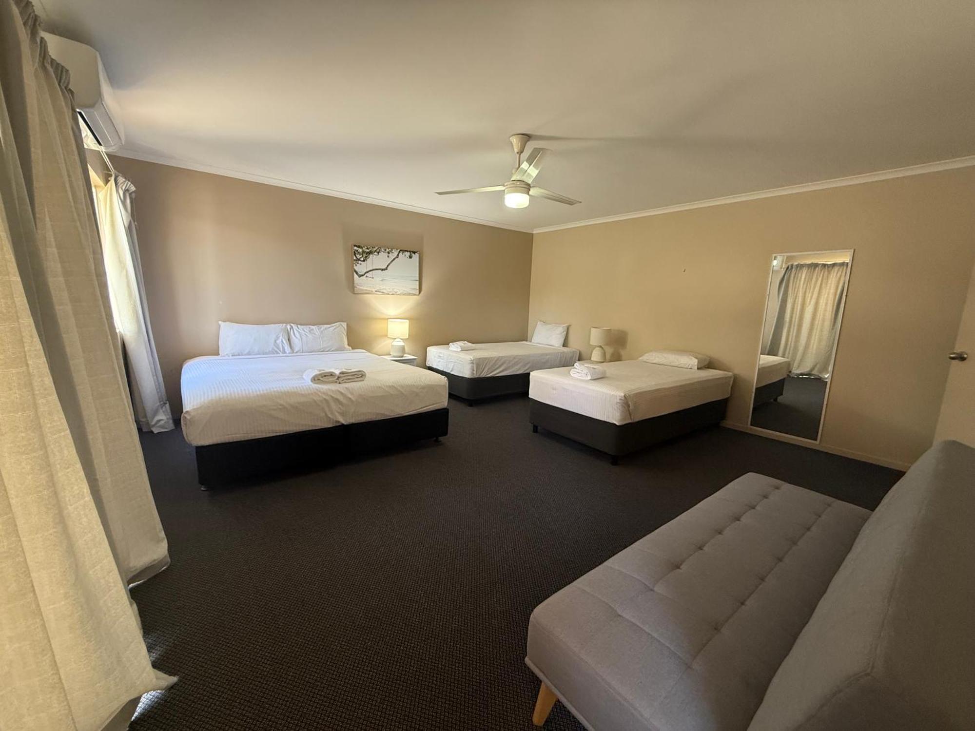Harbour Sails Motor Inn Gladstone Exterior photo